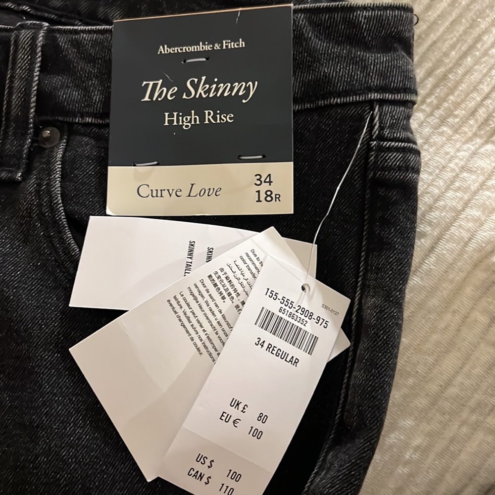 Abercrombie and Fitch, Curve Love High Rise Skinny Jean, Black with Vent Hem - Picture 2 of 9